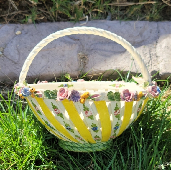 Italian Ceramic Spring/Easter Basket - Picture 2 of 9